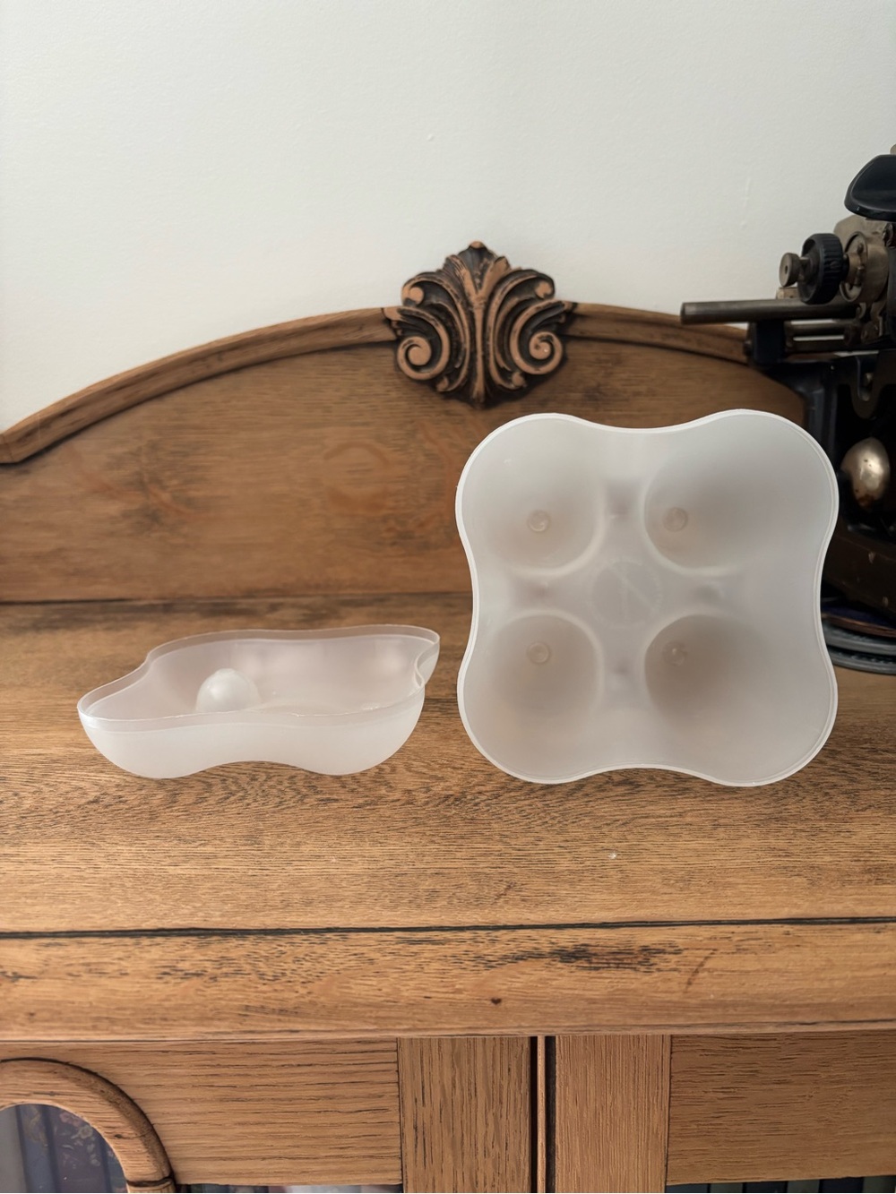 Propaganda Semi Transparent Plastic Tooth Storage Container - Picture 3 of 4